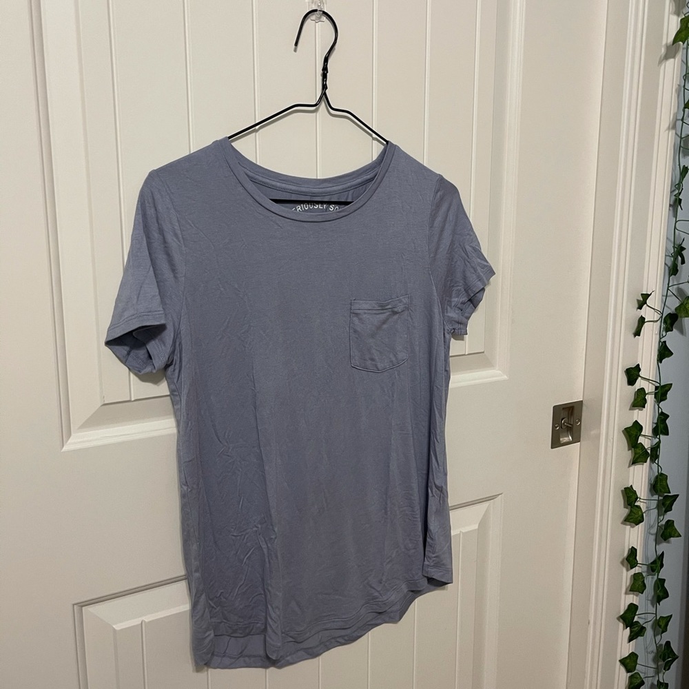 Light purple Aeropostale size medium tee shirt